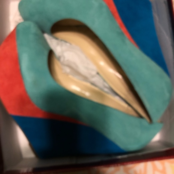 New Balance - Picture 2 of 4